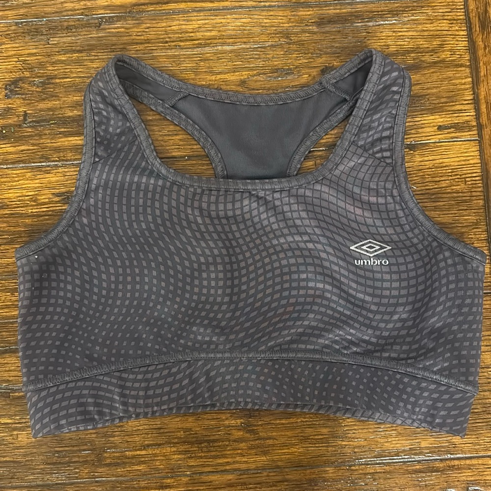Women’s Umbro sports bra size L, excellent condition ￼